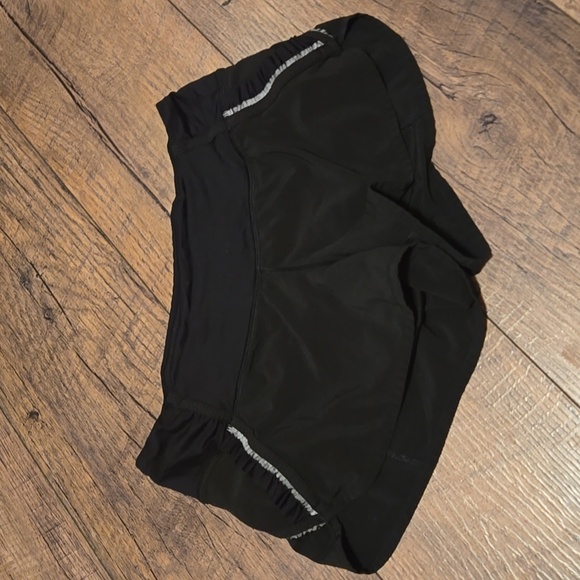 Lululemon Run Speed Short Ruffle Detail Black Size 4 - Picture 1 of 5